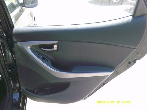 Used 2013 Hyundai Elantra Limited FWD image 17