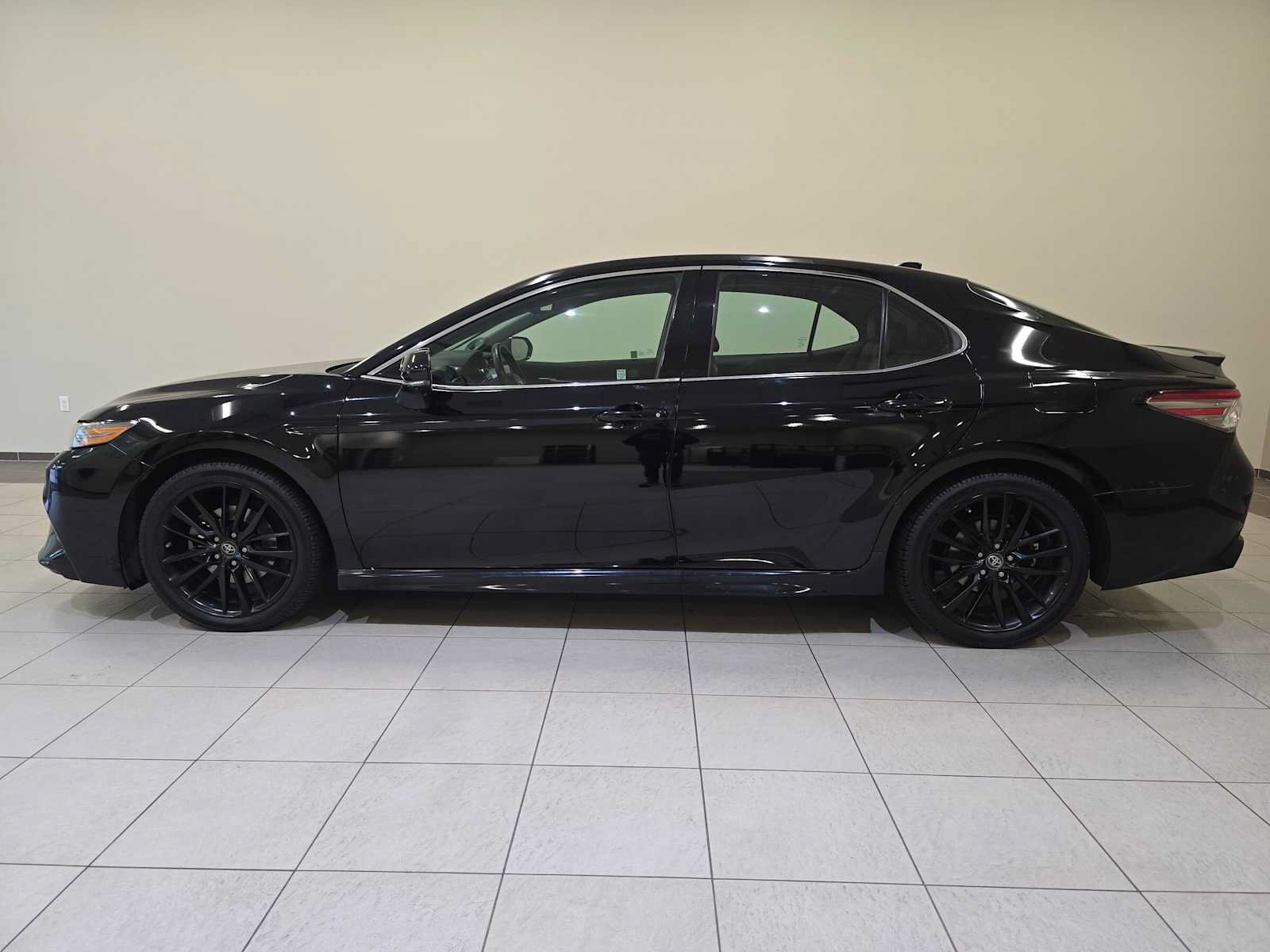 Used 2018 Toyota Camry XSE w/ Audio Package FWD image 3