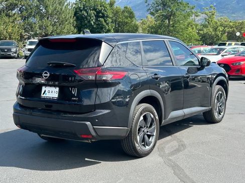 Used 2025 Nissan Rogue SV AWD/4WD image 3