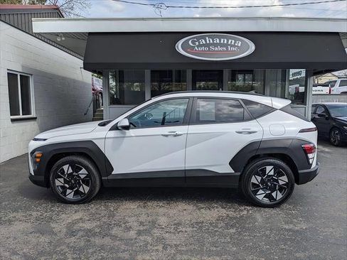 Used 2024 Hyundai Kona SEL image 2