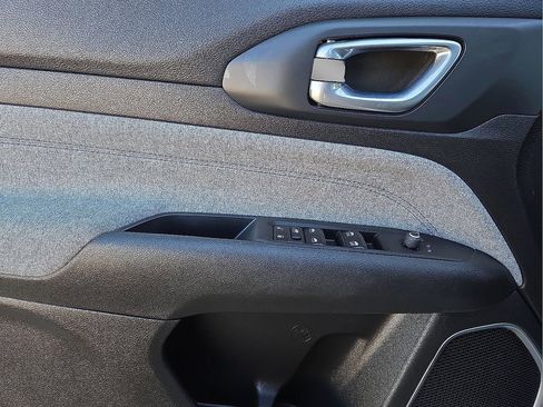 Used 2024 Jeep Compass Latitude image 22