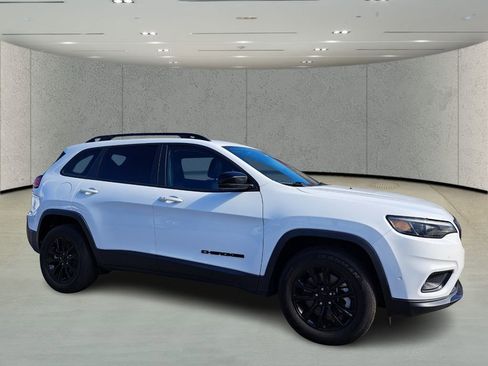 Used 2023 Jeep Cherokee Altitude Lux image 3