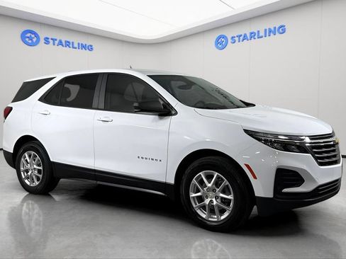 Certified 2024 Chevrolet Equinox LS w/ LS Convenience Package FWD image 12