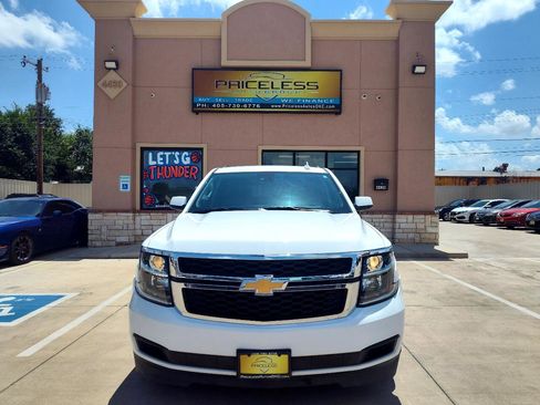 Used 2020 Chevrolet Suburban LT image 2