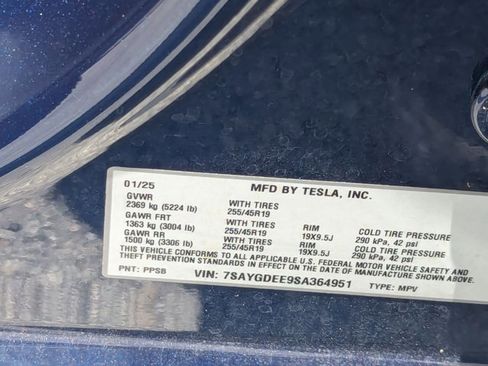 Used 2025 Tesla Model Y Long Range AWD/4WD image 23