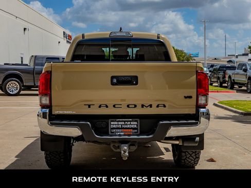 Used 2019 Toyota Tacoma TRD Off-Road image 8