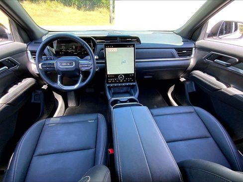 Used 2025 GMC Terrain Elevation w/ Elevation Premium Package FWD image 14