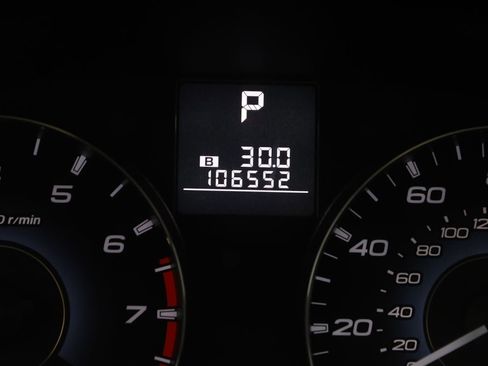 Used 2011 Subaru Outback 2.5i Limited w/ PWR Moonroof Pkg image 31