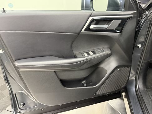 Used 2025 Mitsubishi Outlander SE AWD/4WD image 11
