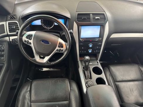 Used 2014 Ford Explorer XLT w/ Equipment Group 202A AWD/4WD image 28
