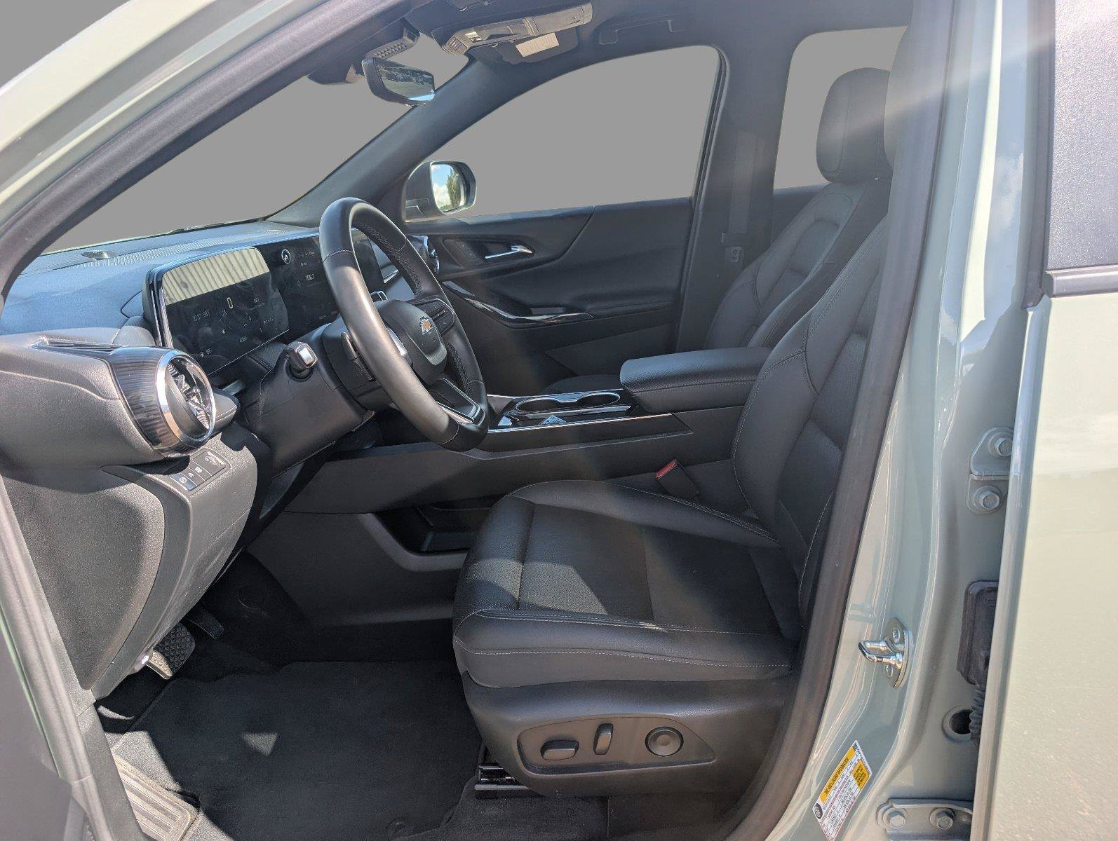 Used 2025 Chevrolet Equinox LT w/ Convenience Package II FWD image 12