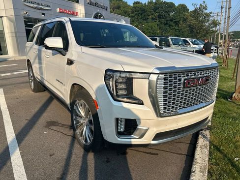 Used 2023 GMC Yukon XL Denali w/ Advanced Technology Package AWD/4WD image 1