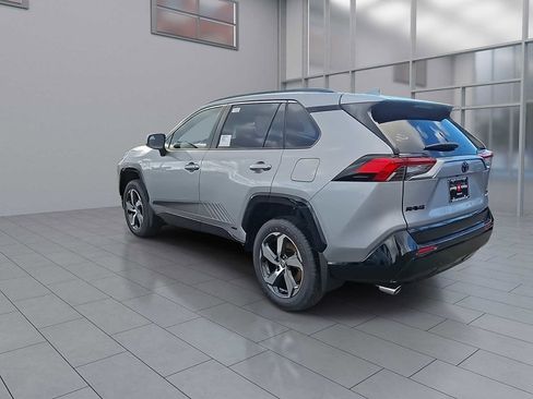New 2025 Toyota RAV4 SE image 9