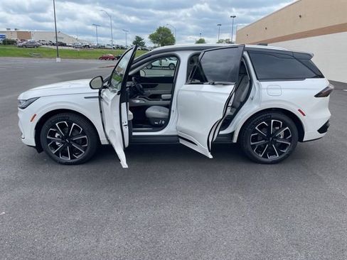 New 2026 Lincoln Nautilus Reserve image 12