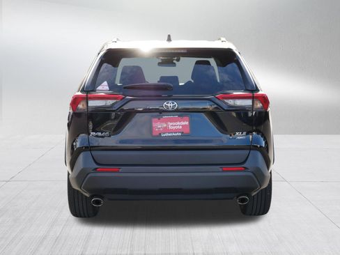 Certified 2022 Toyota RAV4 XLE Premium AWD/4WD image 6