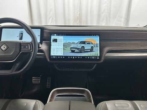 Used 2023 Rivian R1S Adventure image 10