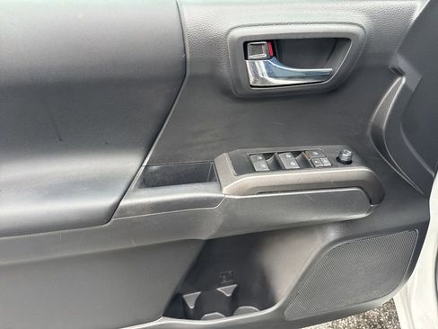 Used 2023 Toyota Tacoma TRD Off-Road w/ Technology Package image 15