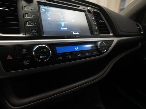 Used 2017 Toyota Highlander Limited AWD/4WD image 21