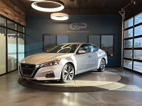 Used 2022 Nissan Altima 2.5 SV FWD image 7