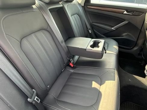 Used 2020 Volkswagen Passat 2.0T SEL FWD image 31