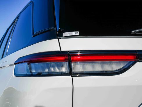 New 2025 Jeep Grand Cherokee Limited image 7