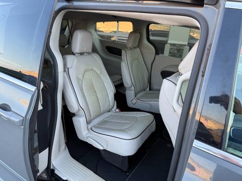 Used 2021 Chrysler Pacifica Limited w/ Premium & Safety Sphere Group AWD/4WD image 15
