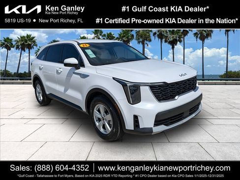 Certified 2025 Kia Sorento LX FWD image 1
