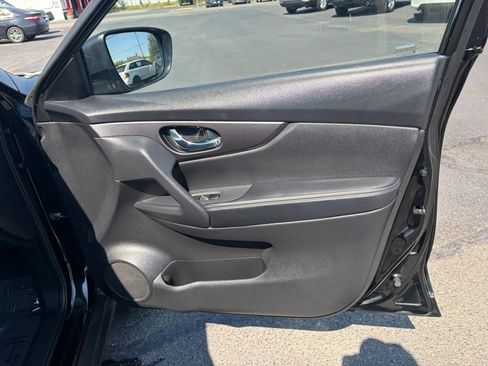 Used 2016 Nissan Rogue S FWD image 28