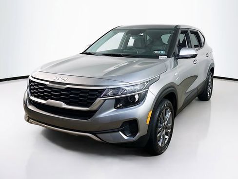 Used 2023 Kia Seltos LX AWD/4WD image 3