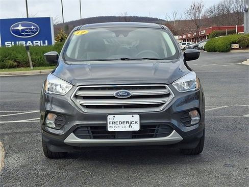Used 2019 Ford Escape SE image 2