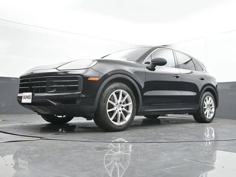Used 2024 Porsche Cayenne AWD/4WD image 37