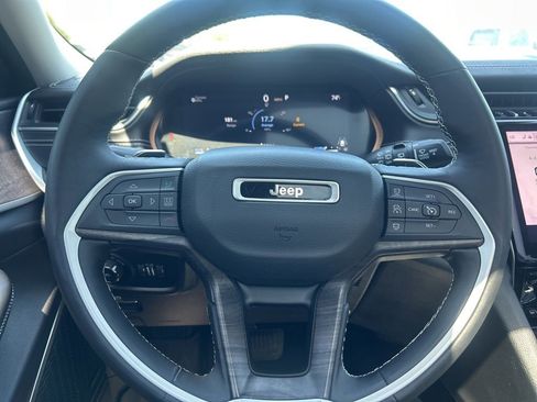 Used 2022 Jeep Grand Cherokee L Limited AWD/4WD image 10