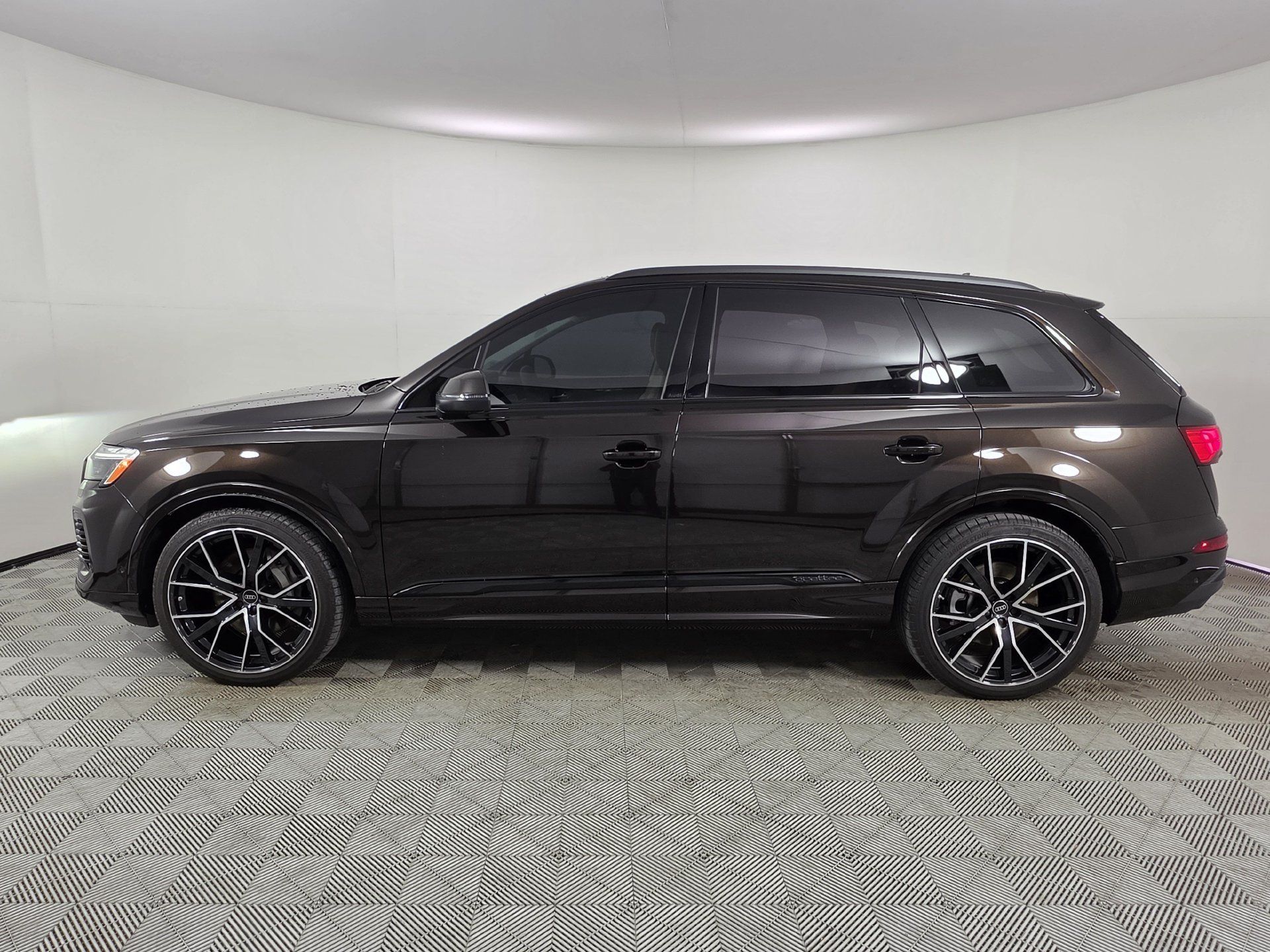 Used 2025 Audi Q7 3.0T Premium Plus AWD/4WD image 40