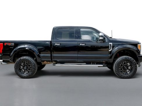 Used 2017 Ford F250 Lariat w/ Lariat Ultimate Package AWD/4WD image 5