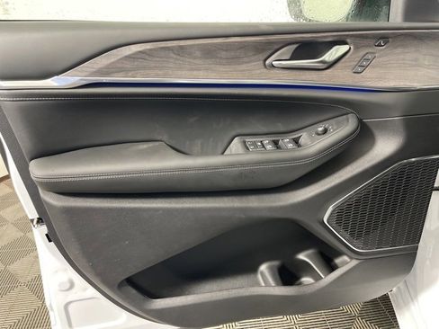 New 2025 Jeep Grand Cherokee Overland w/ Adv Protech Group III image 10