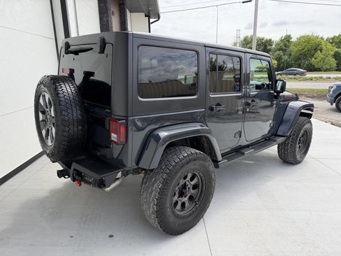 Used 2018 Jeep Wrangler Unlimited Sahara AWD/4WD image 7