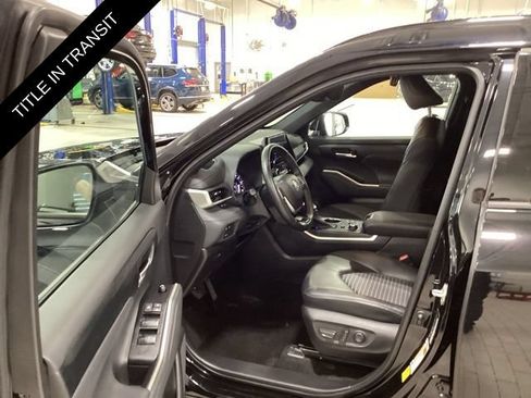 Used 2023 Toyota Highlander XSE AWD/4WD image 10