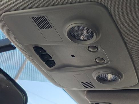 Used 2017 Chevrolet Traverse LT w/ Style and Technology Package image 27