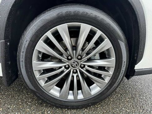 Used 2021 Toyota Highlander Platinum image 9