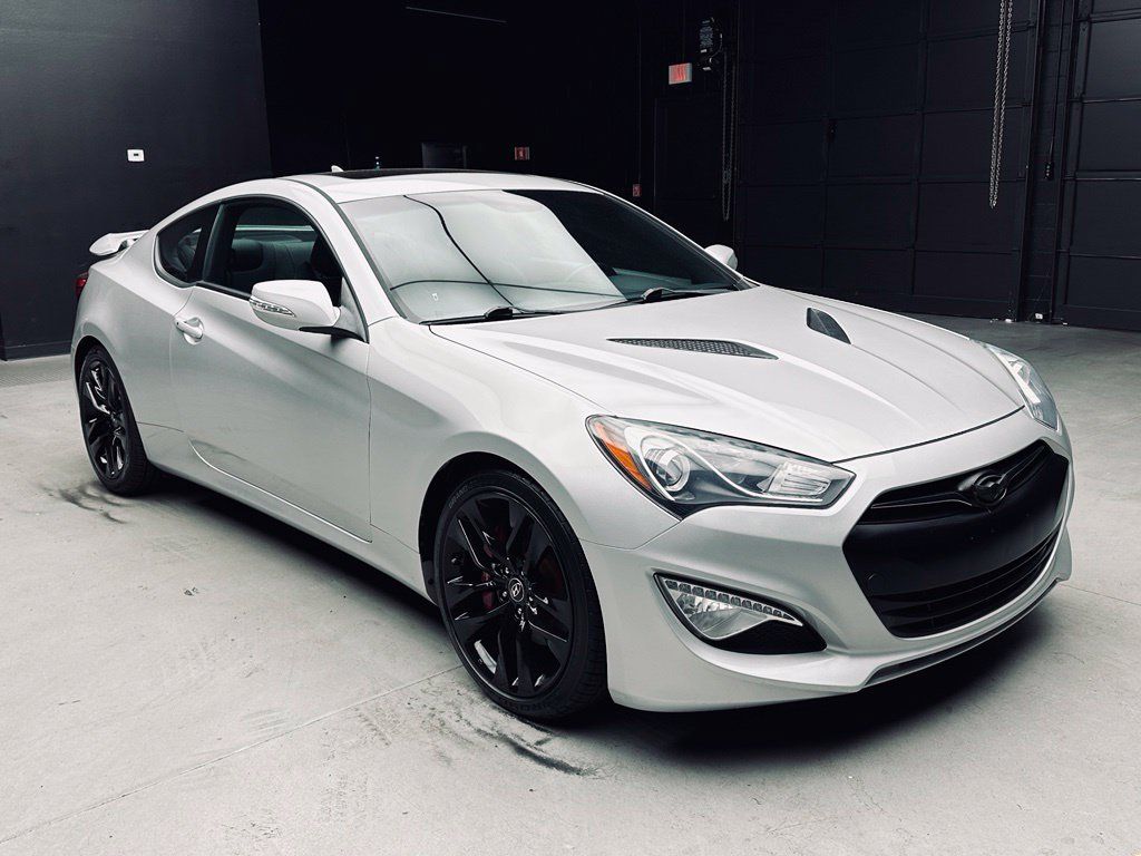 Used 2016 Hyundai Genesis Coupe 3.8 RWD image 11