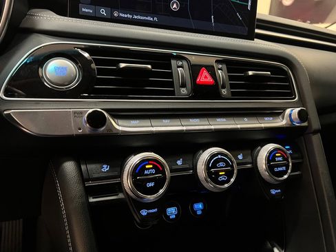 Used 2023 Genesis G70 2.0T image 25