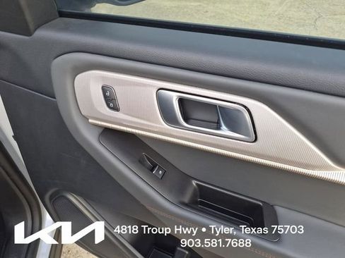 Used 2025 Ford Explorer Active RWD image 16