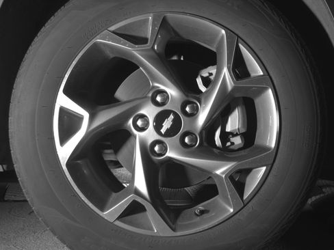 Used 2025 Chevrolet Trax LT w/ LT Convenience Package image 13