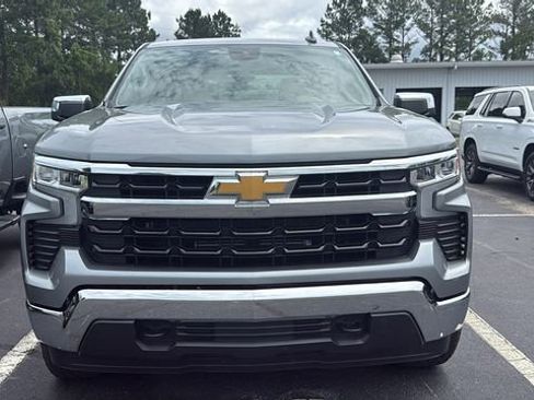 Used 2024 Chevrolet Silverado 1500 LT AWD/4WD image 2