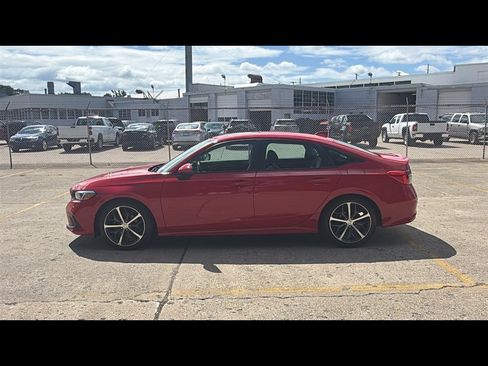 Used 2022 Honda Civic Touring image 3