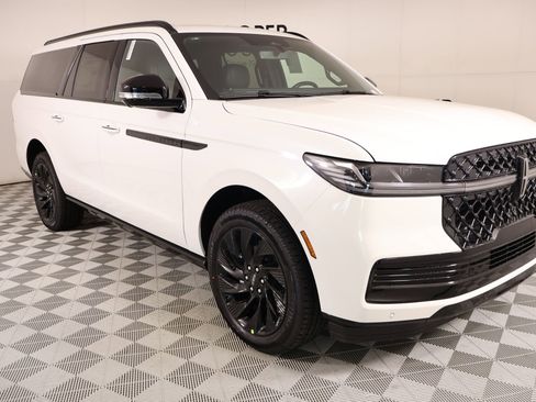 New 2026 Lincoln Navigator L Reserve AWD/4WD image 1