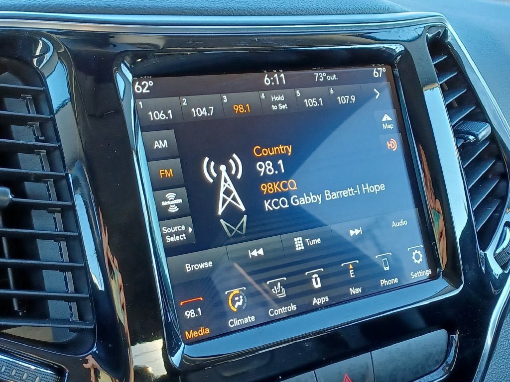 Used 2019 Jeep Cherokee Limited AWD/4WD image 16