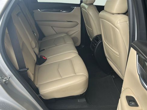 Used 2018 Cadillac XT5 FWD image 21
