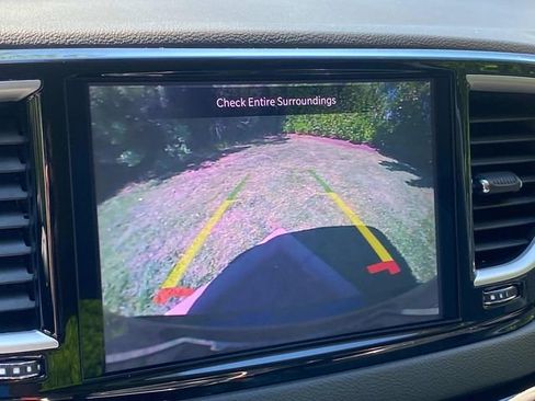 Used 2024 Chrysler Pacifica Touring-L FWD image 26