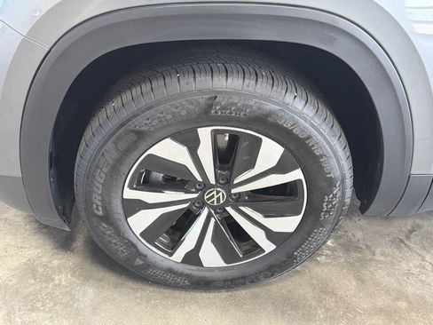 Used 2025 Volkswagen Atlas SE AWD/4WD image 15